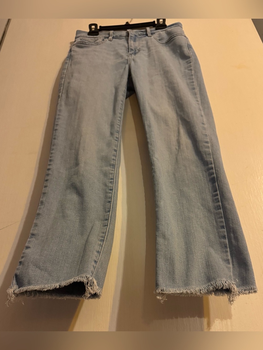 Levi’s 724 HIGH RISE STRAIGHT CROP with factory cut frayed hem